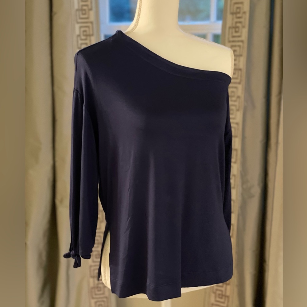 NWT ELLA MOSS Navy off-the-shoulder Top with 3/4 length KeyholeSleeves